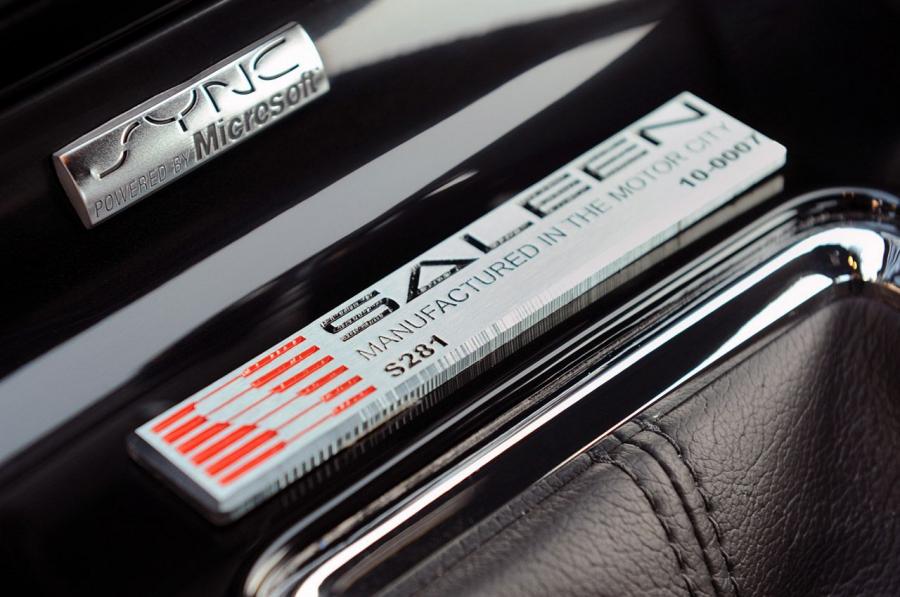 Детали интерьера Saleen S281 2010 года  (фото 17 из 51)
